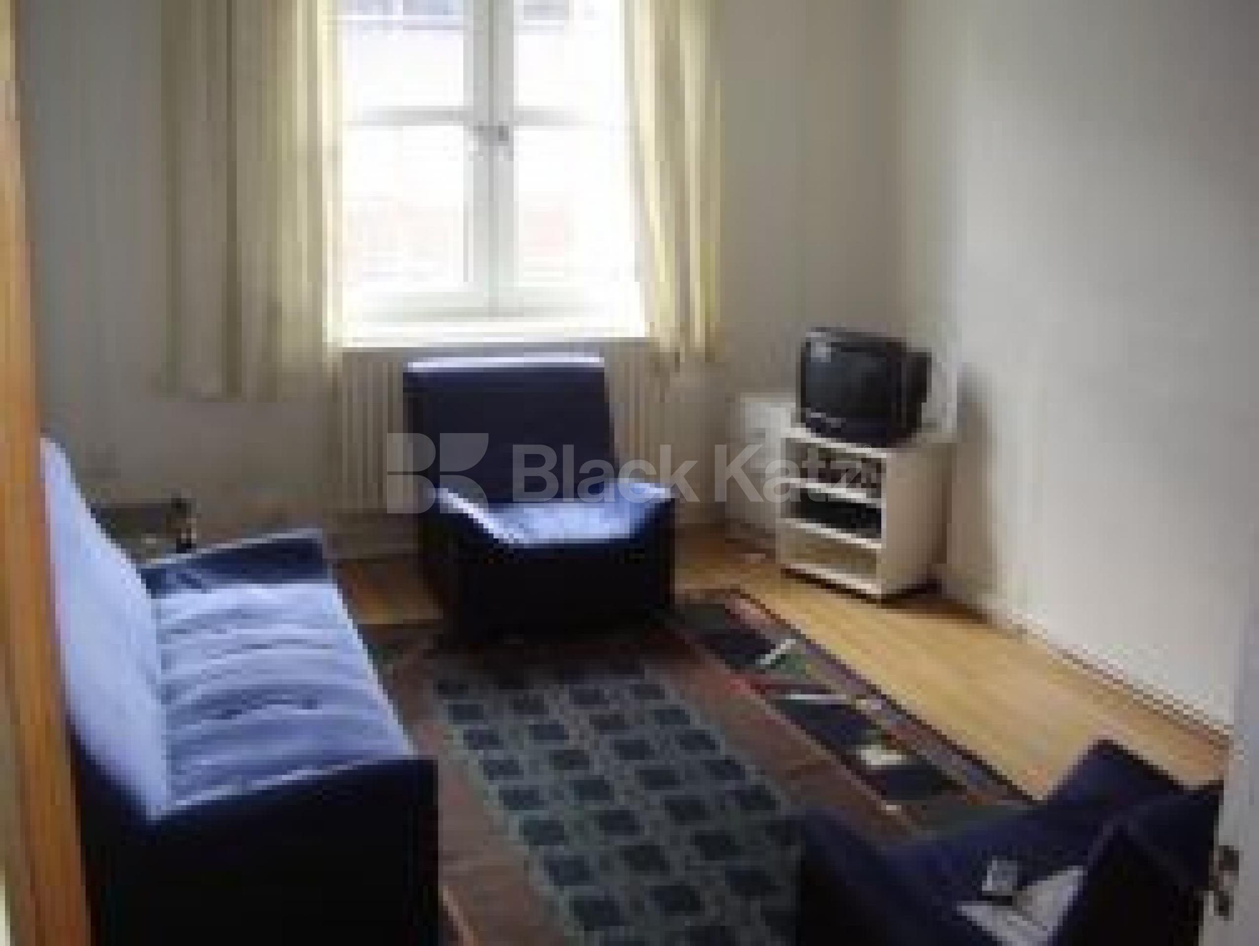 			3 Bedroom, 1 bath, 1 reception Flat			 Percival Street, OLD STREET EC1V EC1V